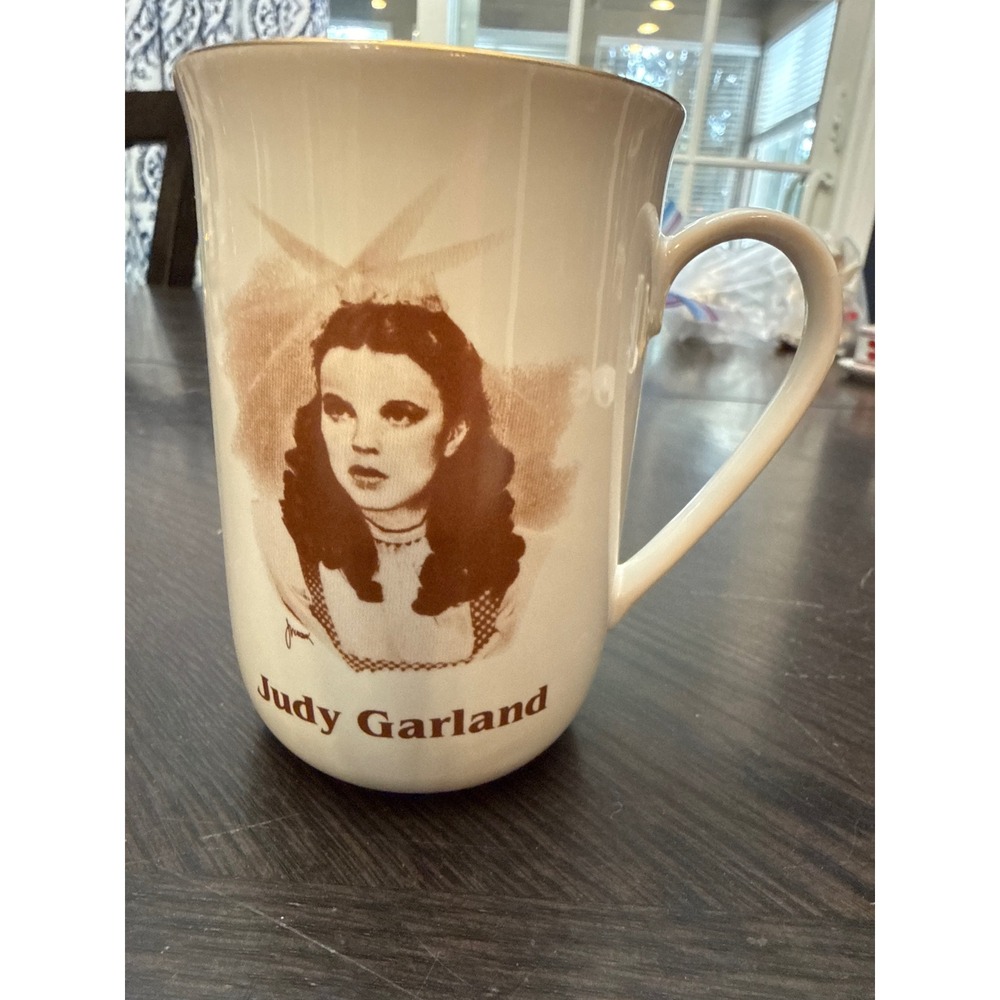 Hollywood Hall of Fame Museum Judy Garland Wizard‎ of Oz Ceramic Coffee Mug Gold